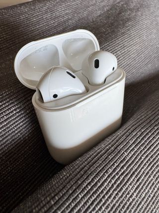 Apple AirPods 2