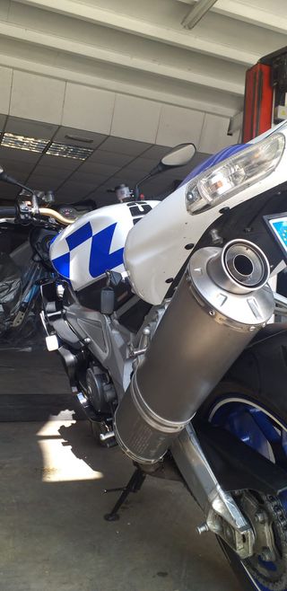 Motocicleta Aprilia RSV Tuono 1000 R