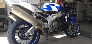 Motocicleta Aprilia RSV Tuono 1000 R