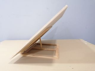 Atril de madera   ( FRONTAL 60X45 cm. )