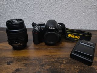 Cámara reflex Nikon D3100 negra + objetivo