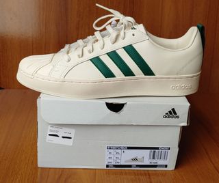 Adidas 44 Streetcheck