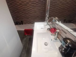 Chalet en venta en Joc de la Bola - Camps d'Esports - Ciutat Jardí - Montcada en Lleida