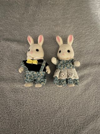 2 figuras Sylvanian Families conejos
