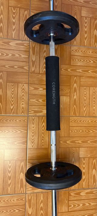 Barra + 2 pesas de 10 kg cada una