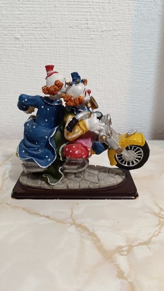 Figura payasos en moto