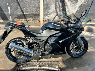 Kawasaki Ninja 250R - Moto