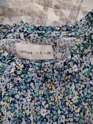 Camiseta crop top estampada, sin usar.