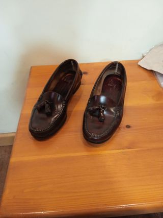 Zapatos Castellanos 38 mujer Burdeos con Borla
