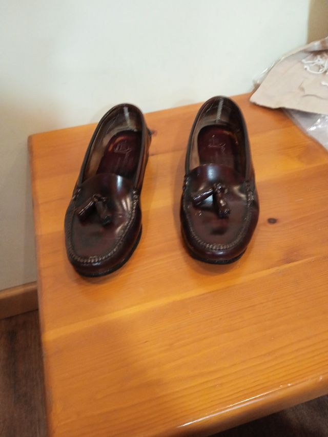 Zapatos Castellanos 38 mujer Burdeos con Borla