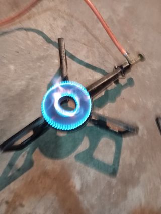 Hornillo de hierro forjado y fondido