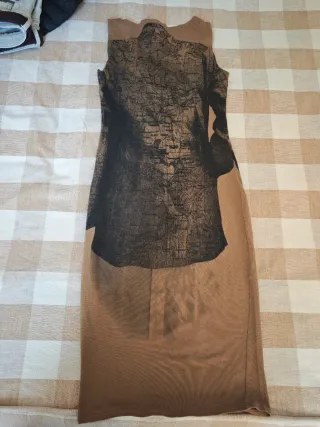 Vestido ajustadito elastico y muy original.