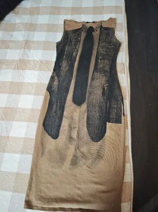 Vestido ajustadito elastico y muy original.