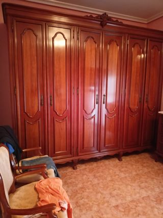 Dormitorio clásico madera maciza