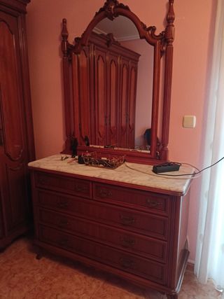 Dormitorio clásico madera maciza