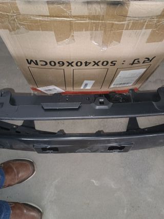 Paragolpes delantero Toyota Auris 2012.