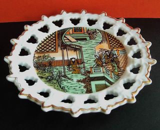 Antiguo plato decorativo japonés