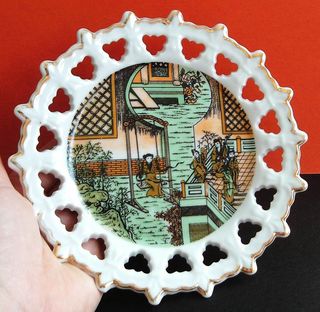 Antiguo plato decorativo japonés