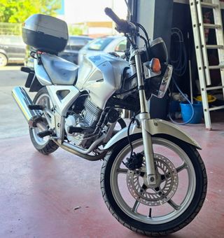 Honda CBF250 - Moto