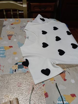 Jersey tipo pique talla única con corazones negros