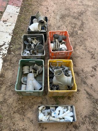 Lote piezas PVC fontanería, escucho ofertas.