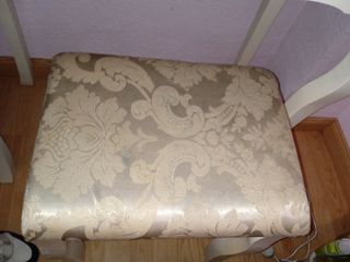 Tocador blanco y taburete