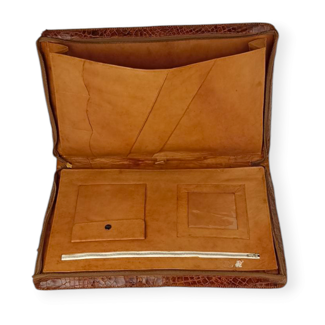 Porta documentos o portafolio de piel de cocodrilo