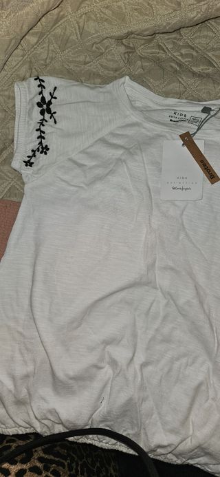 Lote , cada una 5 euros Camisetas niña Brotes El C