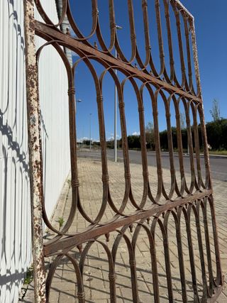 Bonita reja maciza, hecha a fragua,