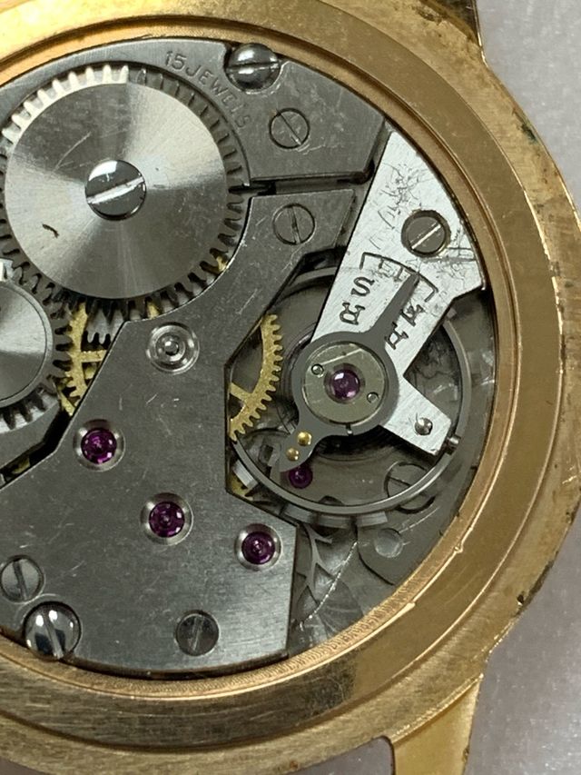 Reloj Nivada con remonte manual. Movimiento Venus
