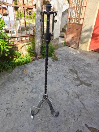 Lampara pie forja negra