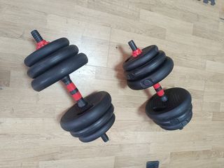 Pareja de mancuernas con accesorios.