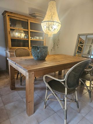 Mesa rústica de madera maciza