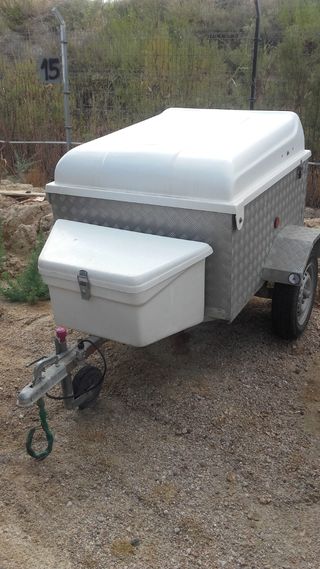 Remolque ligero carga y perros