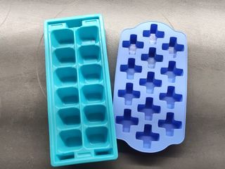 Lote 2 cubiteras de plástico para hielo