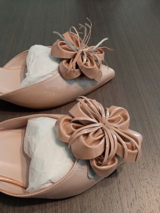 Zapatos señora de charol marca Lodi