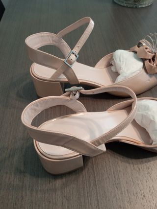 Zapatos señora de charol marca Lodi