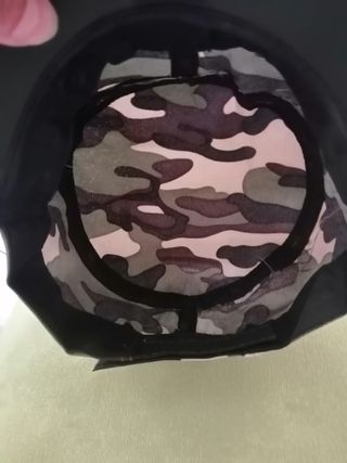 Cappello con visiera mimetico nuovo