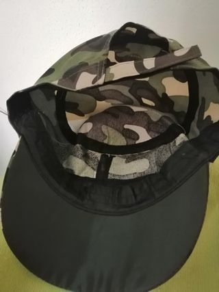 Cappello con visiera mimetico nuovo