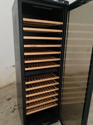 Cava. Nevera para vino. Vinoteca