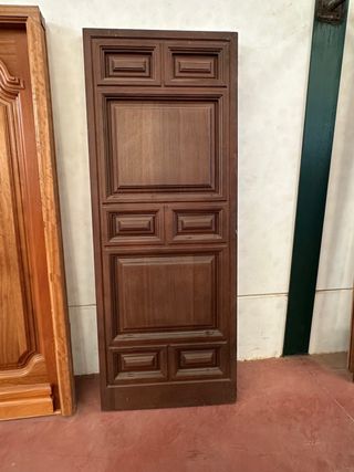Puerta entrada madera