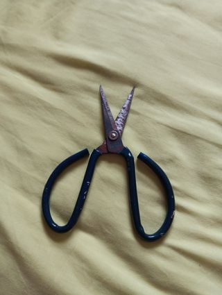 Tijeras y cortacables usadas