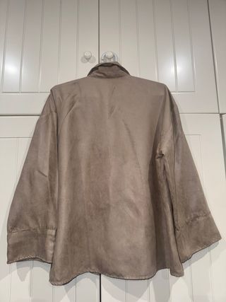 Sobrecamisa Zara beige talla s