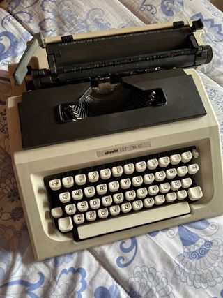 Maquina de escribir Olivetti