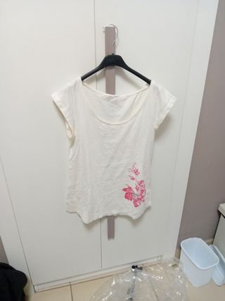 Maglia estiva bianca fiori rosa