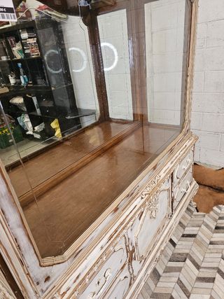 Vitrina restaurada decape