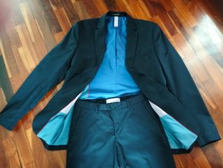 Traje graduación impecable.