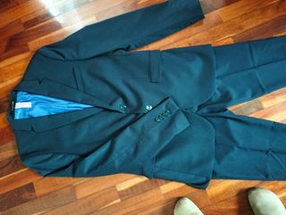 Traje graduación impecable.