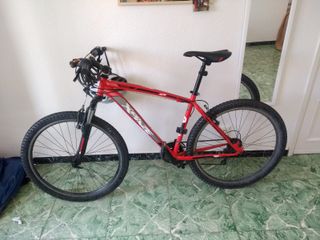 Bicicleta de montaña en buen estado + casco y cand