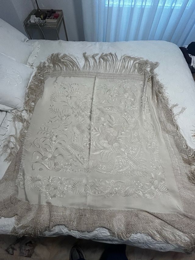Mantón Manila seda antiguo bordado a mano 